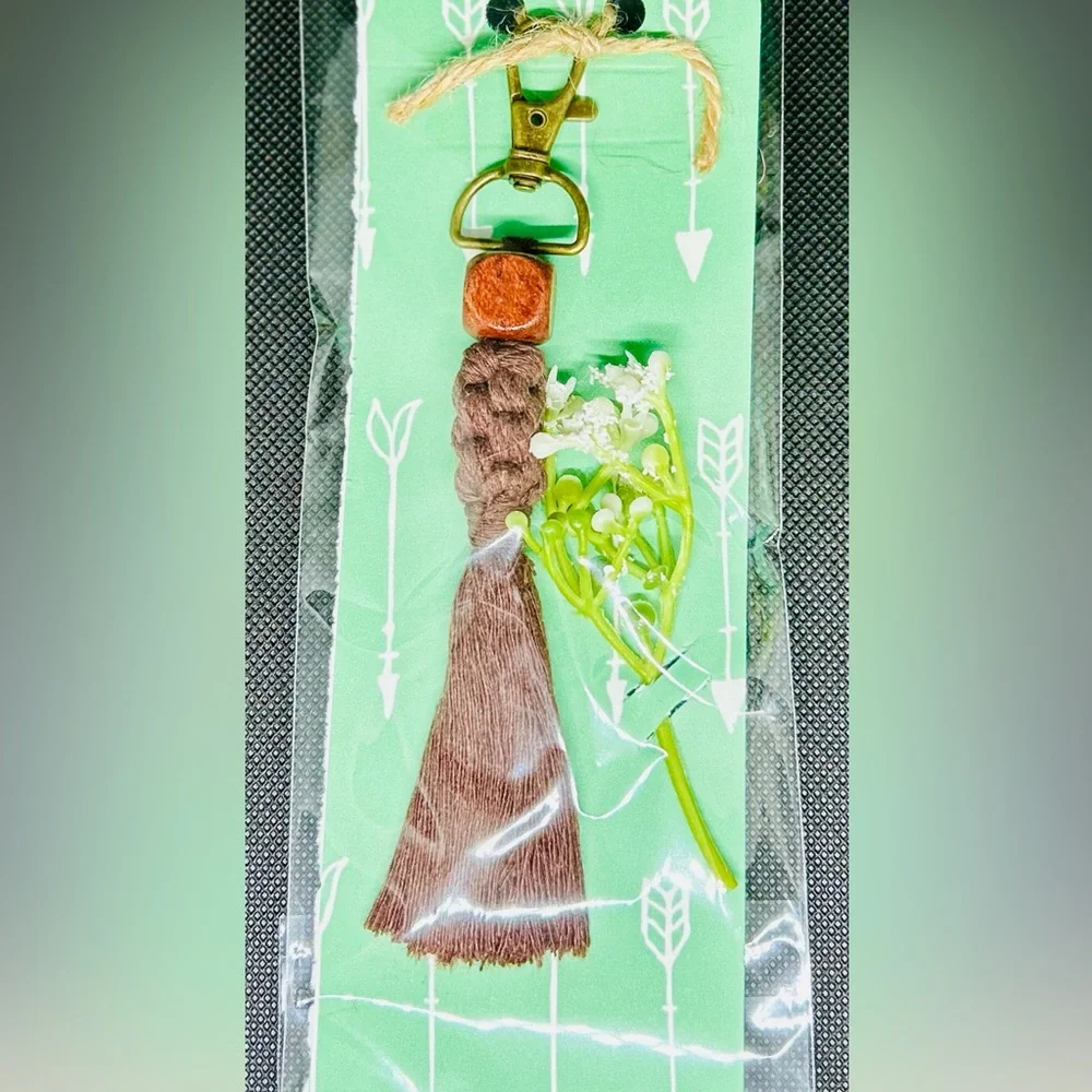 Small Macrame Keychains - Picture 4 of 4